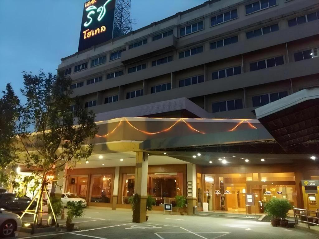 The Rich Hotel Nonthaburi Exterior foto
