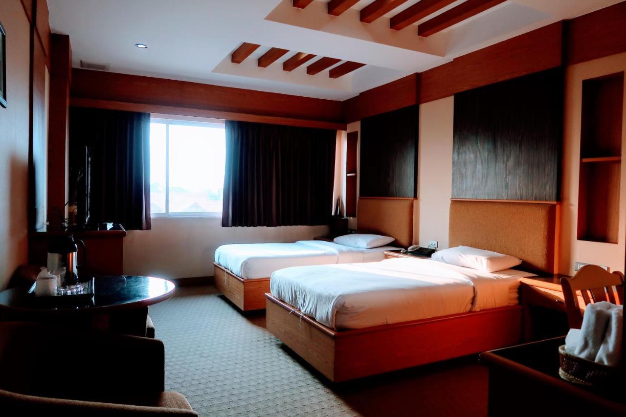 The Rich Hotel Nonthaburi Exterior foto
